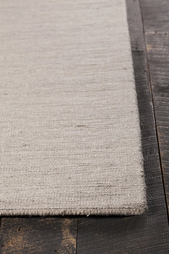 Chandra Medona MED-37404 Sand and Silver rug, corner detail