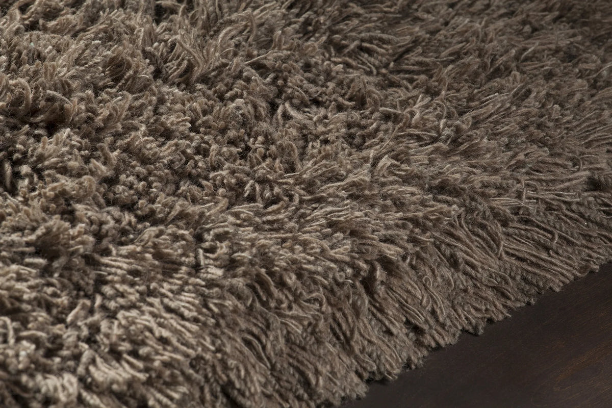 Chandra Noely NOE-43203 Taupe rug, side detail view