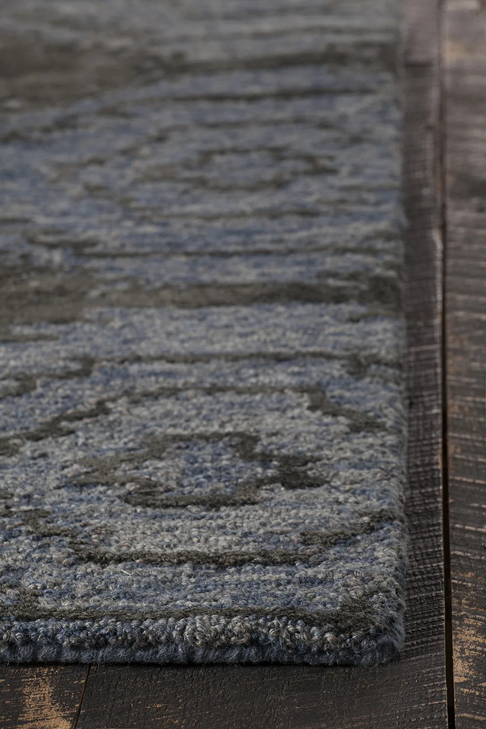 Chandra Paola PAO-41402 Blue and Black rug, corner detail