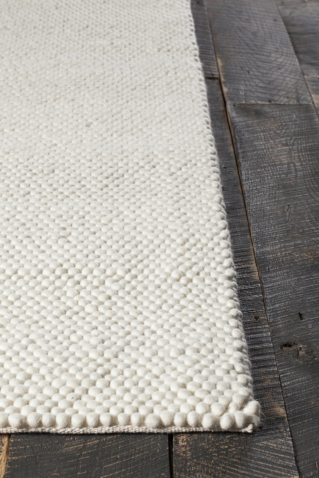 Chandra Quina QUI-42900 White rug, corner detail