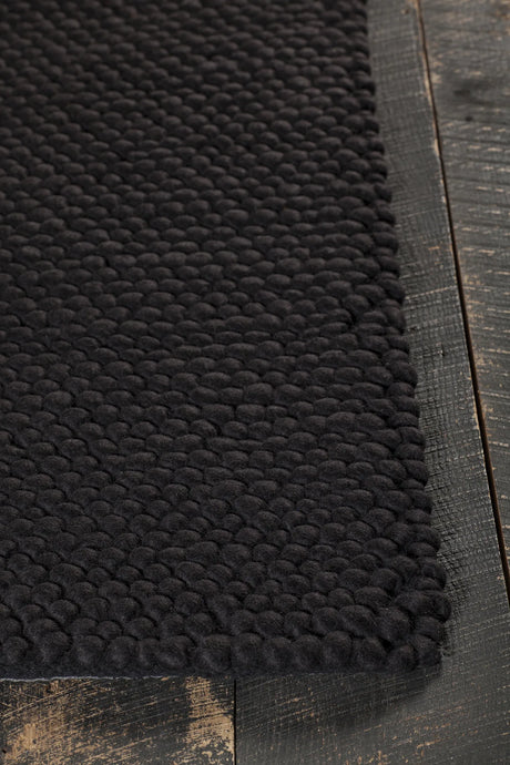 Chandra Quina QUI-42902 Black rug, corner detail
