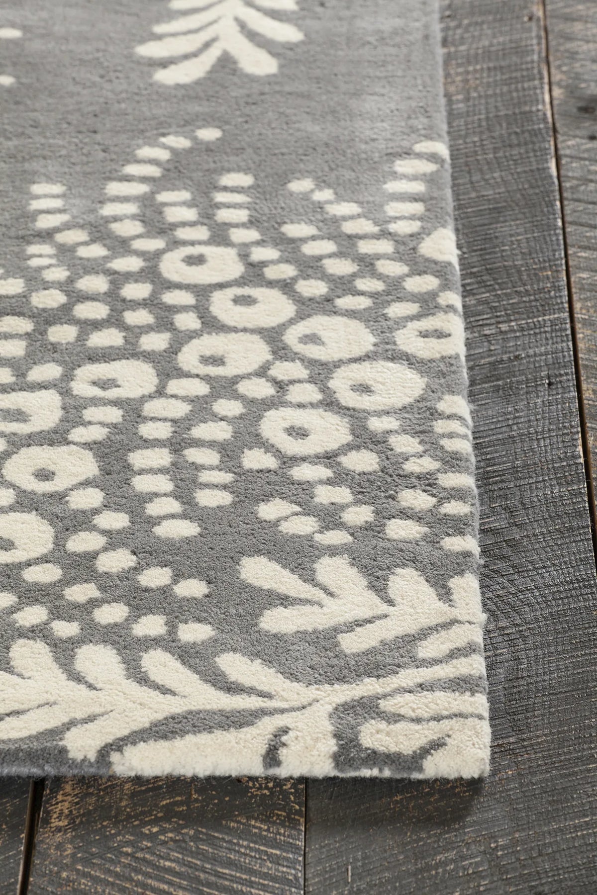 Chandra Rowe ROW-11107 Grey and Ivory rug, corner detail