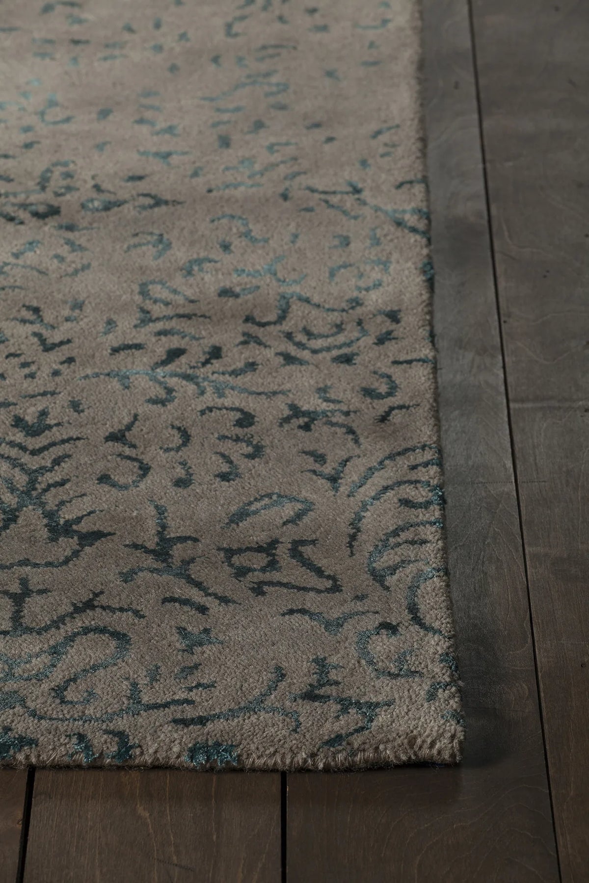 Chandra Rupec RUP-39612 Grey and Blue rug, corner detail