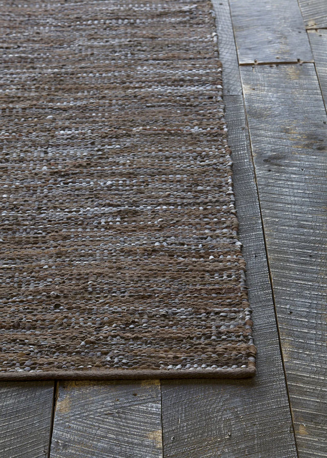 Chandra Saket SAK-3704 Brown rug, corner detail