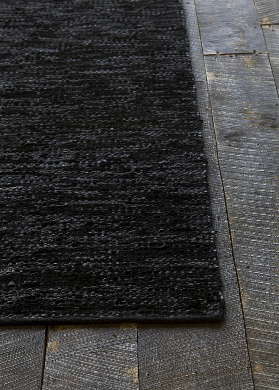 Chandra Saket SAK-3707 Black rug, corner detail