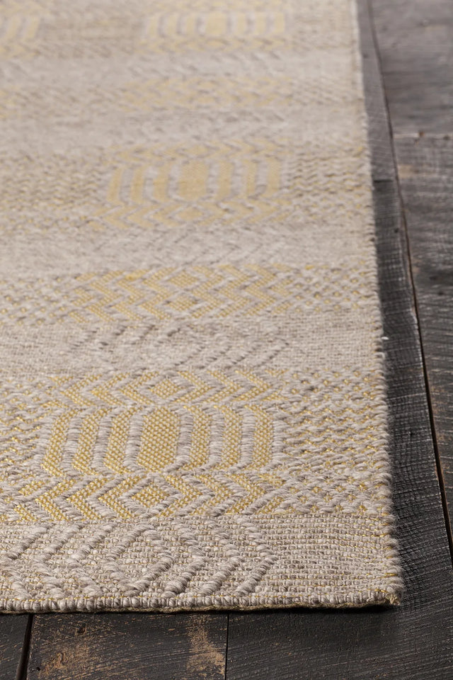 Chandra Salona SAL-34502 Yellow and Natural rug, corner detail