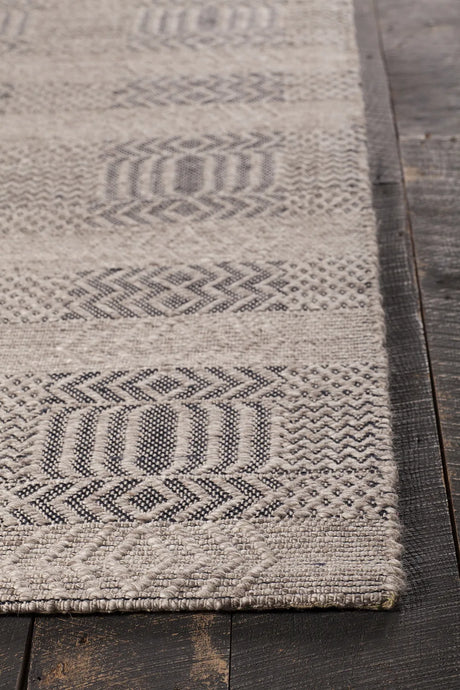 Chandra Salona SAL-34503 Black and Natural rug, corner detail