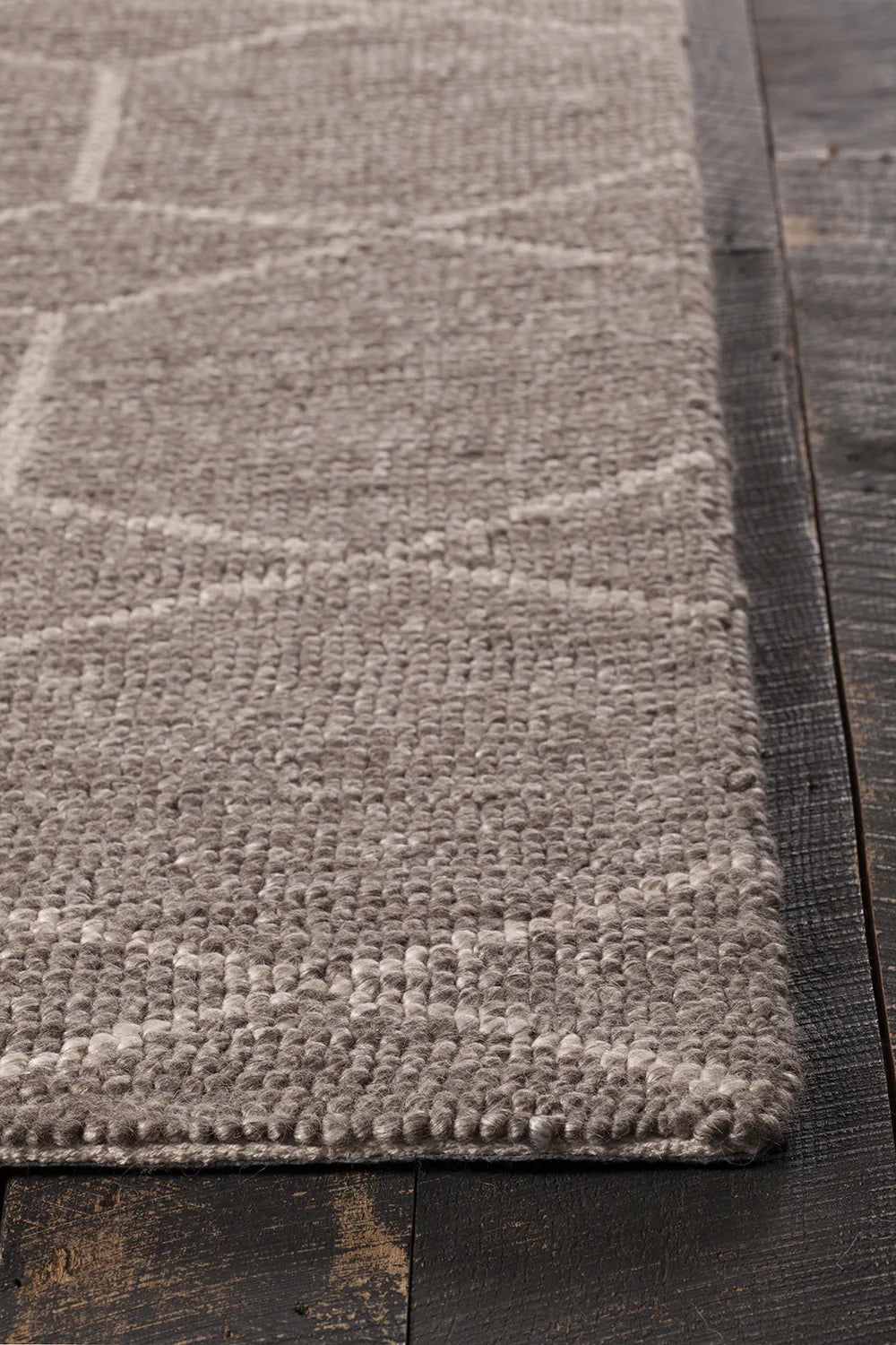 Chandra Slone SLO-32801 Taupe rug, corner detail