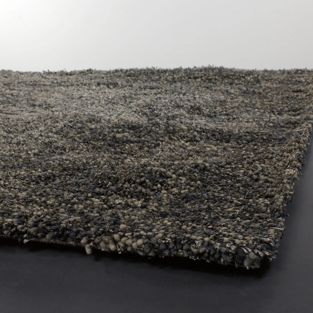 Chandra Sterling STE-21801 Charcoal rug, corner detail