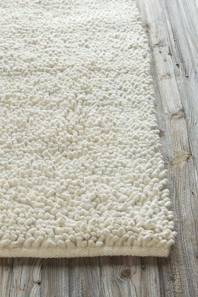 Chandra Strata STR-1106 White rug, corner detail
