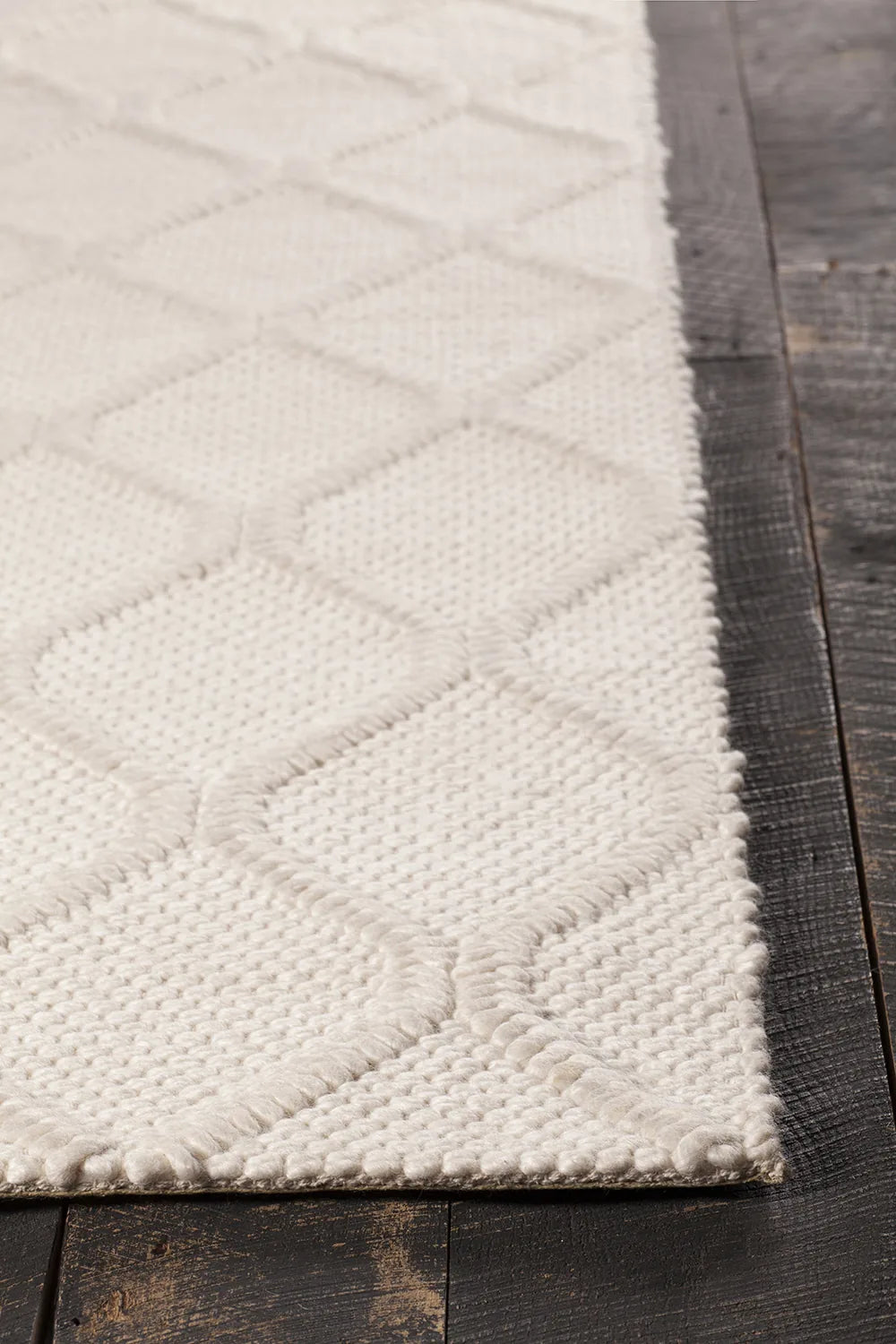 Chandra Sujan SUJ-34700 White rug, corner detail