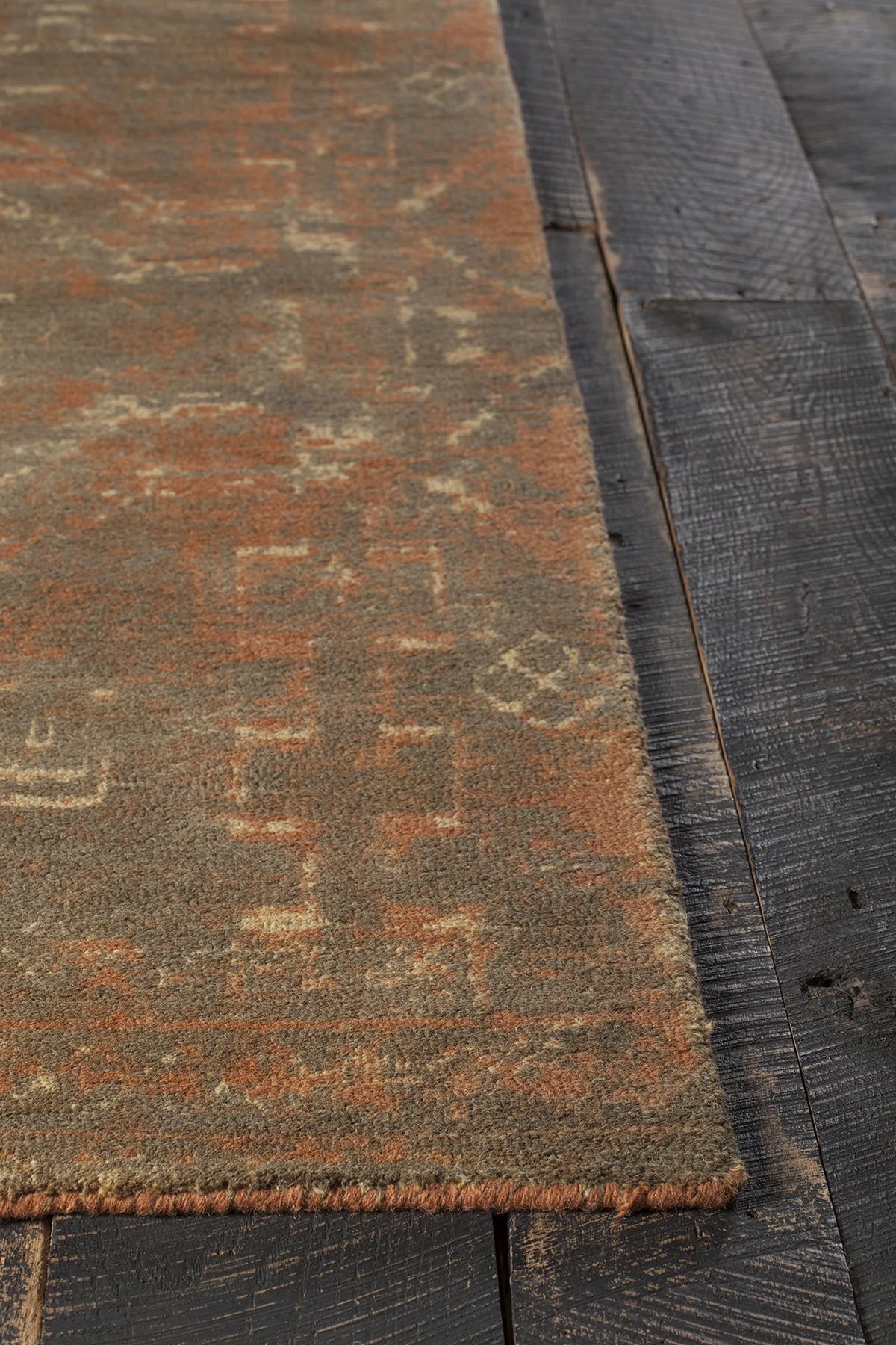 Chandra Tayla TAY-42407 rust and brown and beige rug, corner detail
