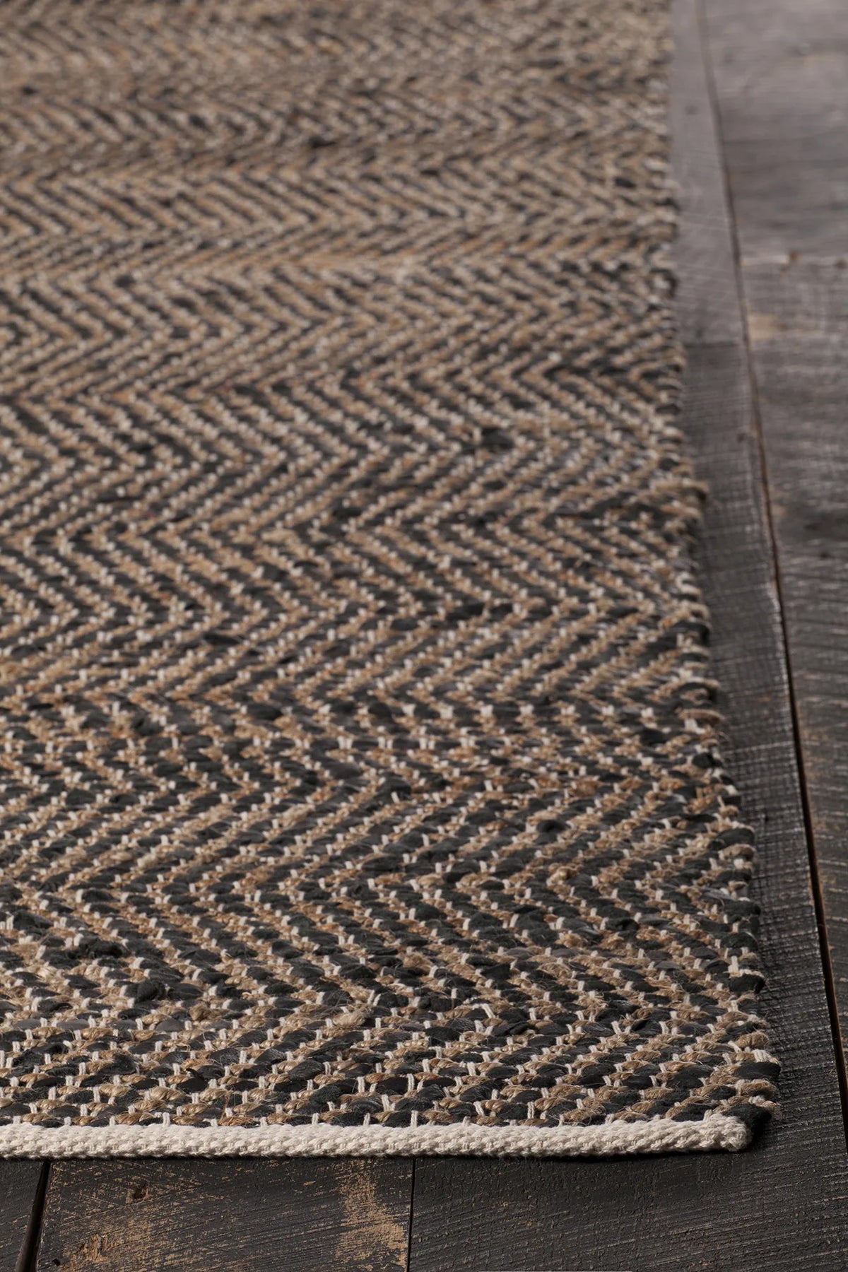 Chandra Tenola TEN-37601 Black rug, corner detail