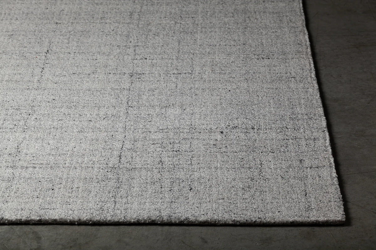 Chandra Uma UMA-48302 Silver rug, corner detail