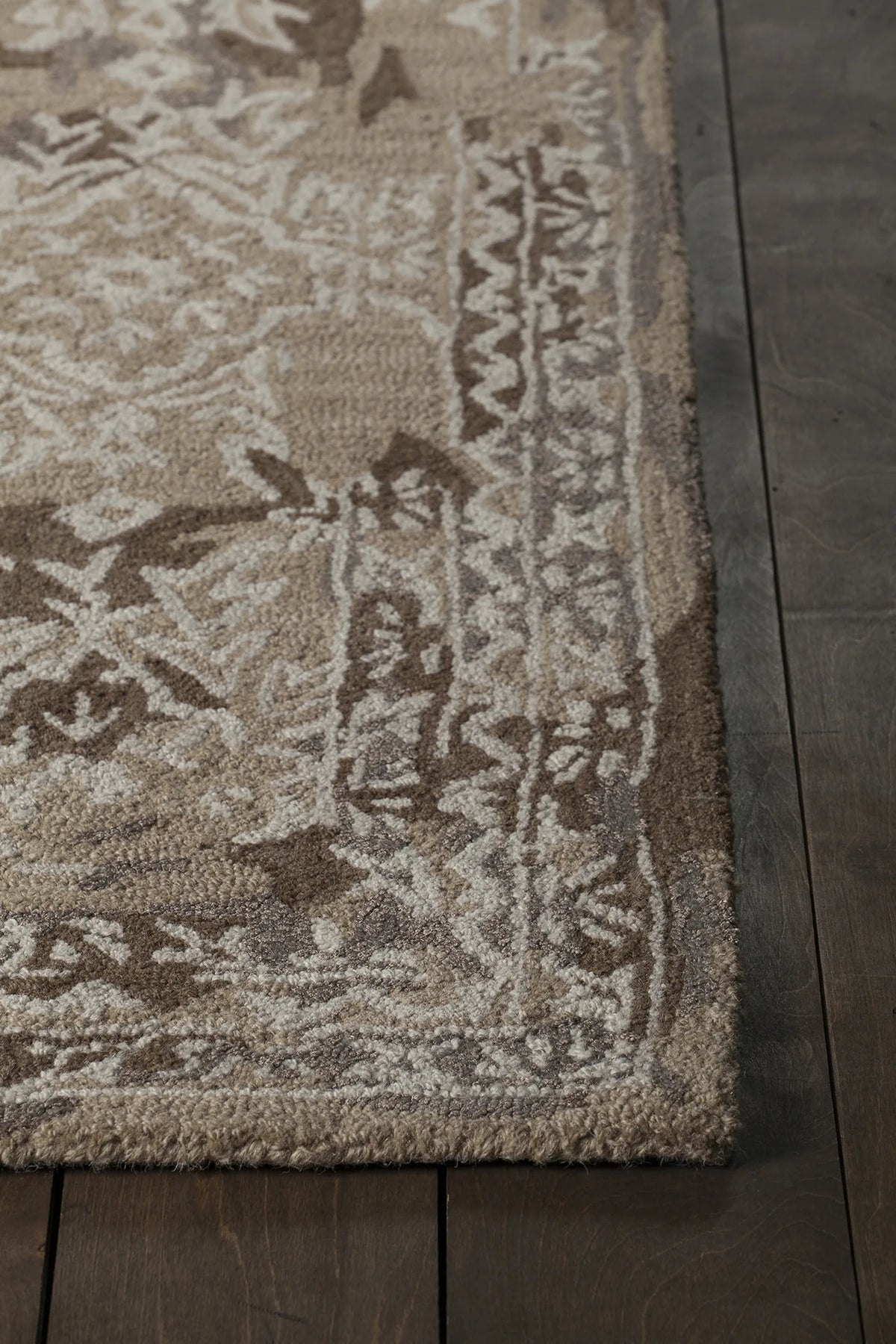 Chandra Zyana ZYA-43902 brown and tan and white rug, corner detail