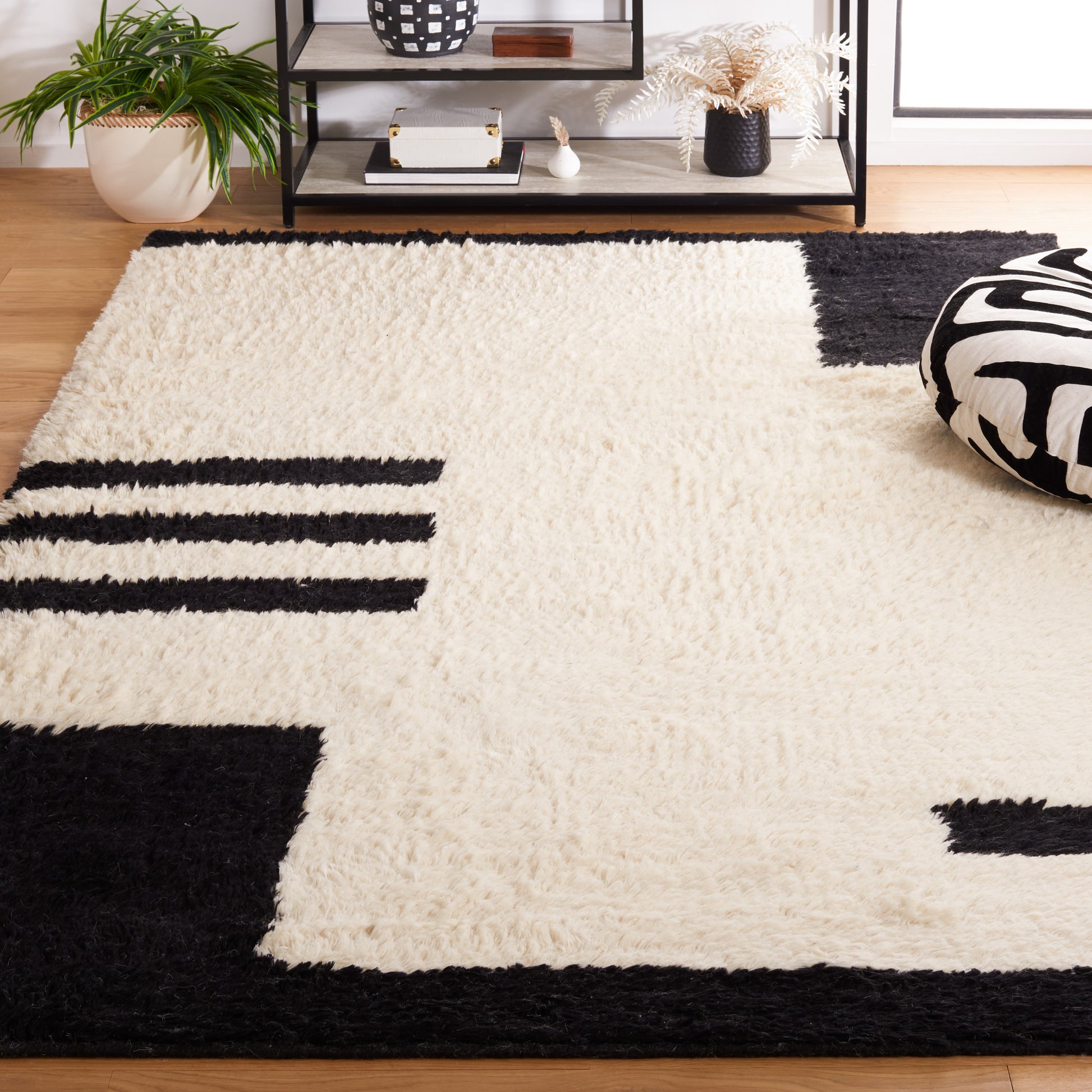 Safavieh Casablanca Csb704Z Black/Ivory Area Rug