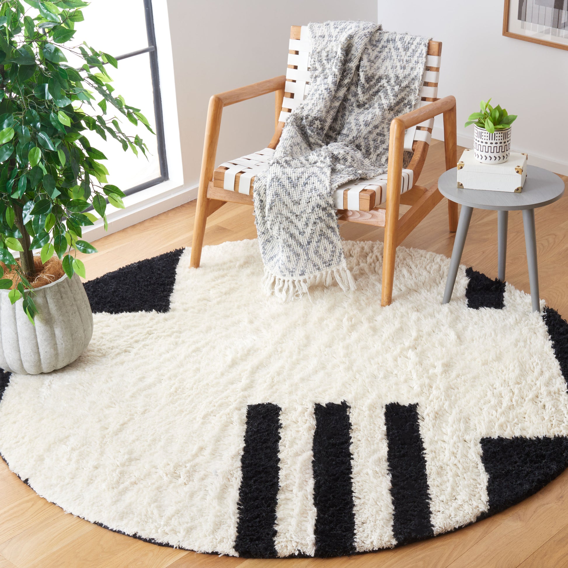 Safavieh Casablanca Csb704Z Black/Ivory Area Rug