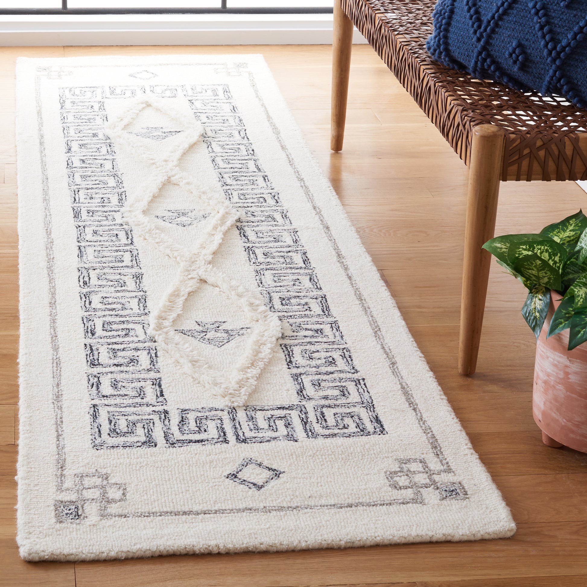 Safavieh Casablanca Csb989A Ivory/Black Area Rug