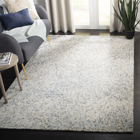 Safavieh Renaissance 4'-0" x 6'-0" Rug in Blue / Ivory