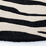 Safavieh Soho 6'-0" x 6'-0" Rug in Beige / Black