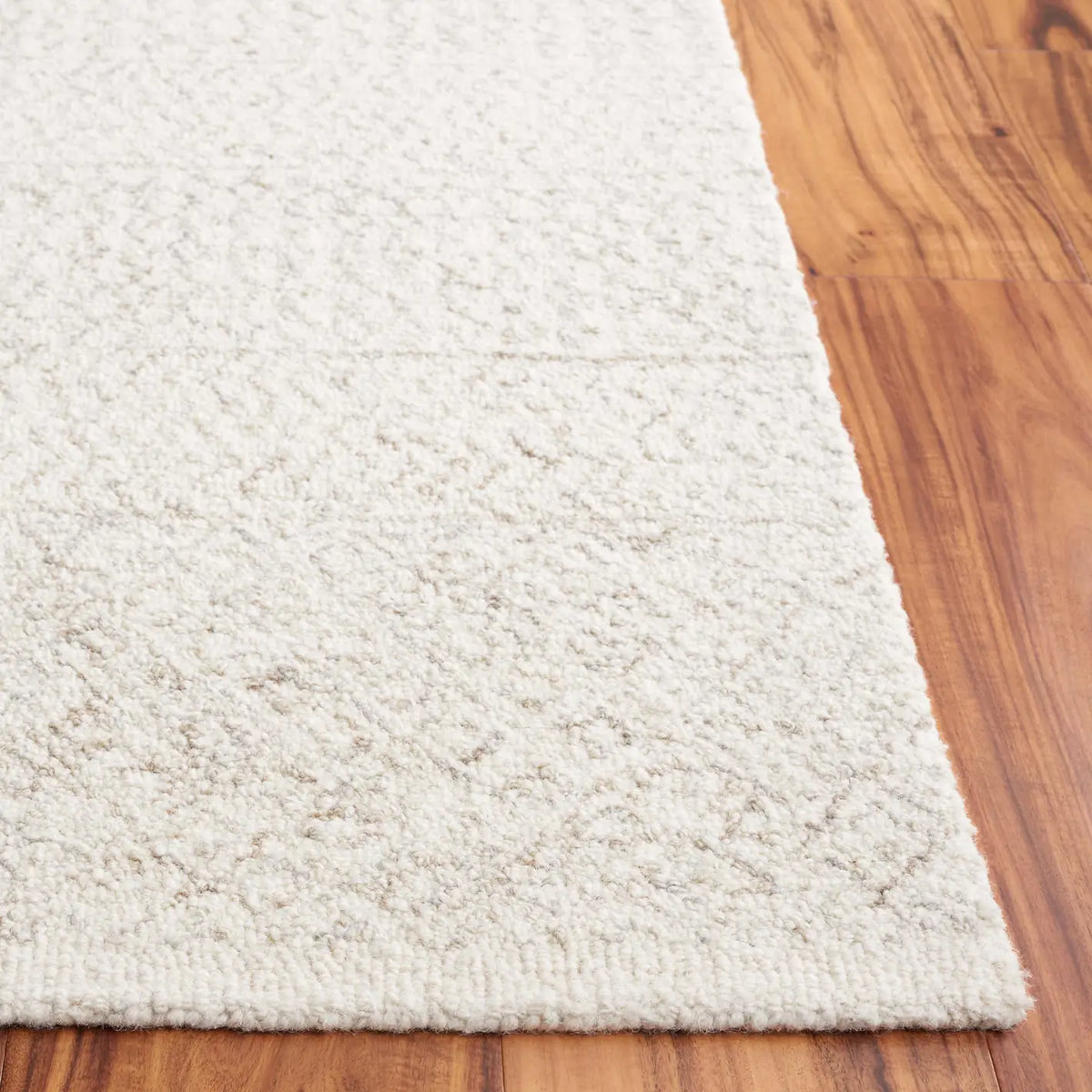 Safavieh Metro 4'-0" x 6'-0" Rug in Ivory