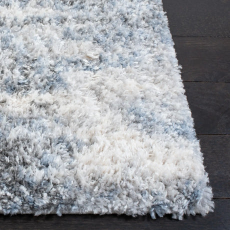 Safavieh Berber Shag 200 4'-0" x 6'-0" Rug in Ivory / Grey