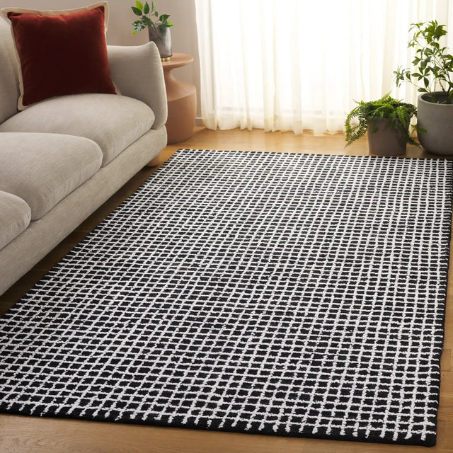 Safavieh Abstract 4'-0" x 6'-0" Rug in Ivory / Black