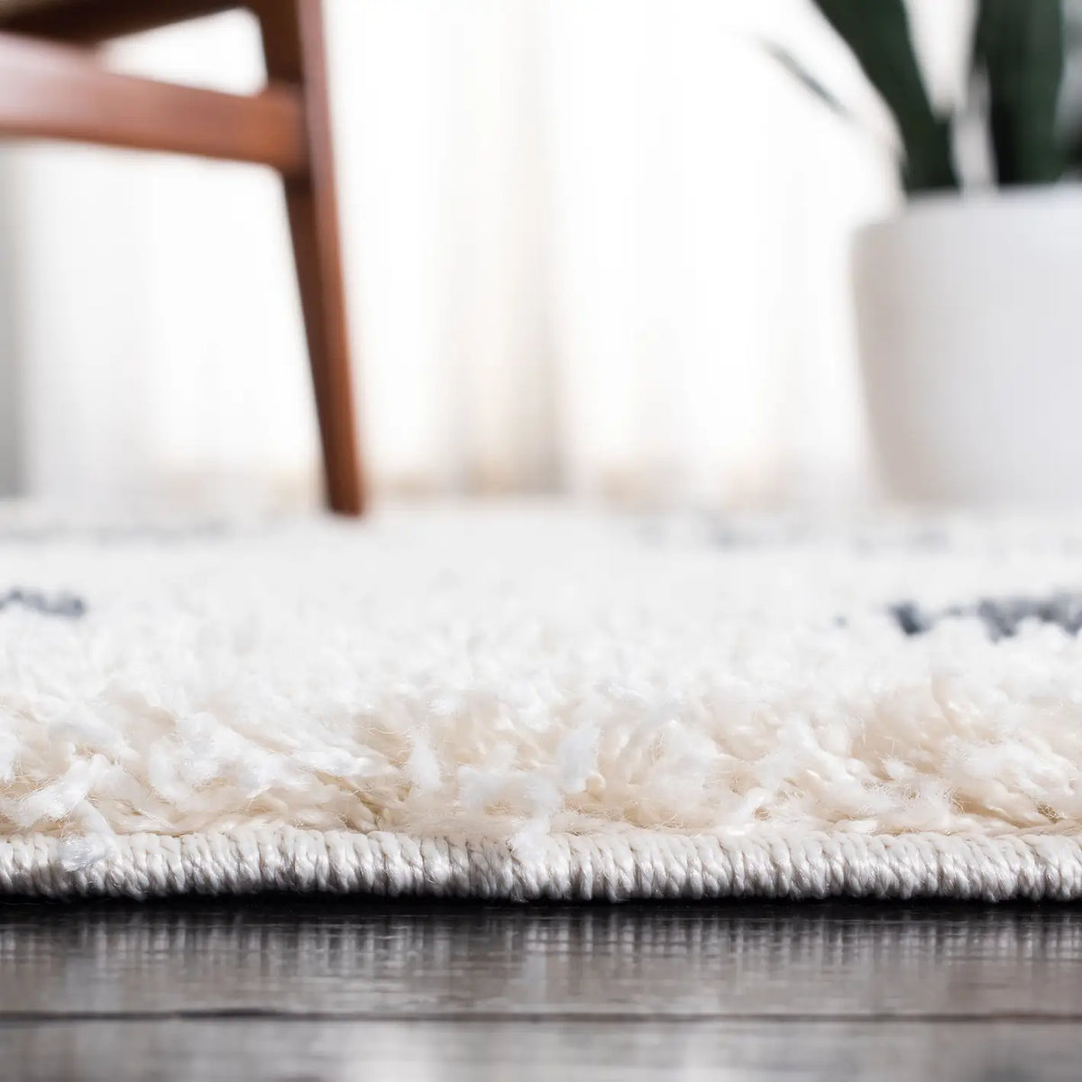 Safavieh Venus Shag 600 4'-0" x 6'-0" Rug in Ivory / Dark Grey