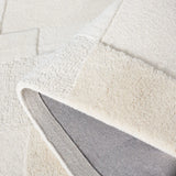 Safavieh Manhattan 4'-0" x 6'-0" Rug in Ivory / Beige