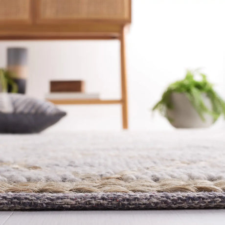 Safavieh Natura 4'-0" x 6'-0" Rug in Light Grey / Natural