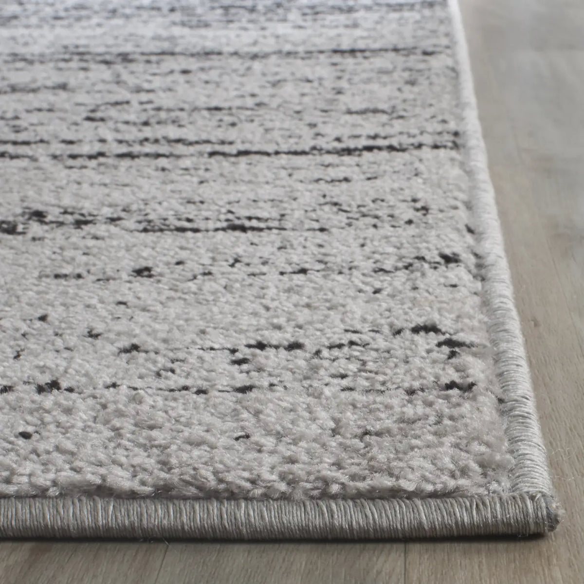 Safavieh Adirondack 2'-6" x 8'-0" Rug in Silver / Black