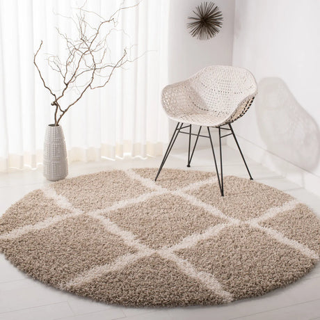 Safavieh Sgd-Dallas Shag 6'-0" x 6'-0" Rug in Beige / Ivory
