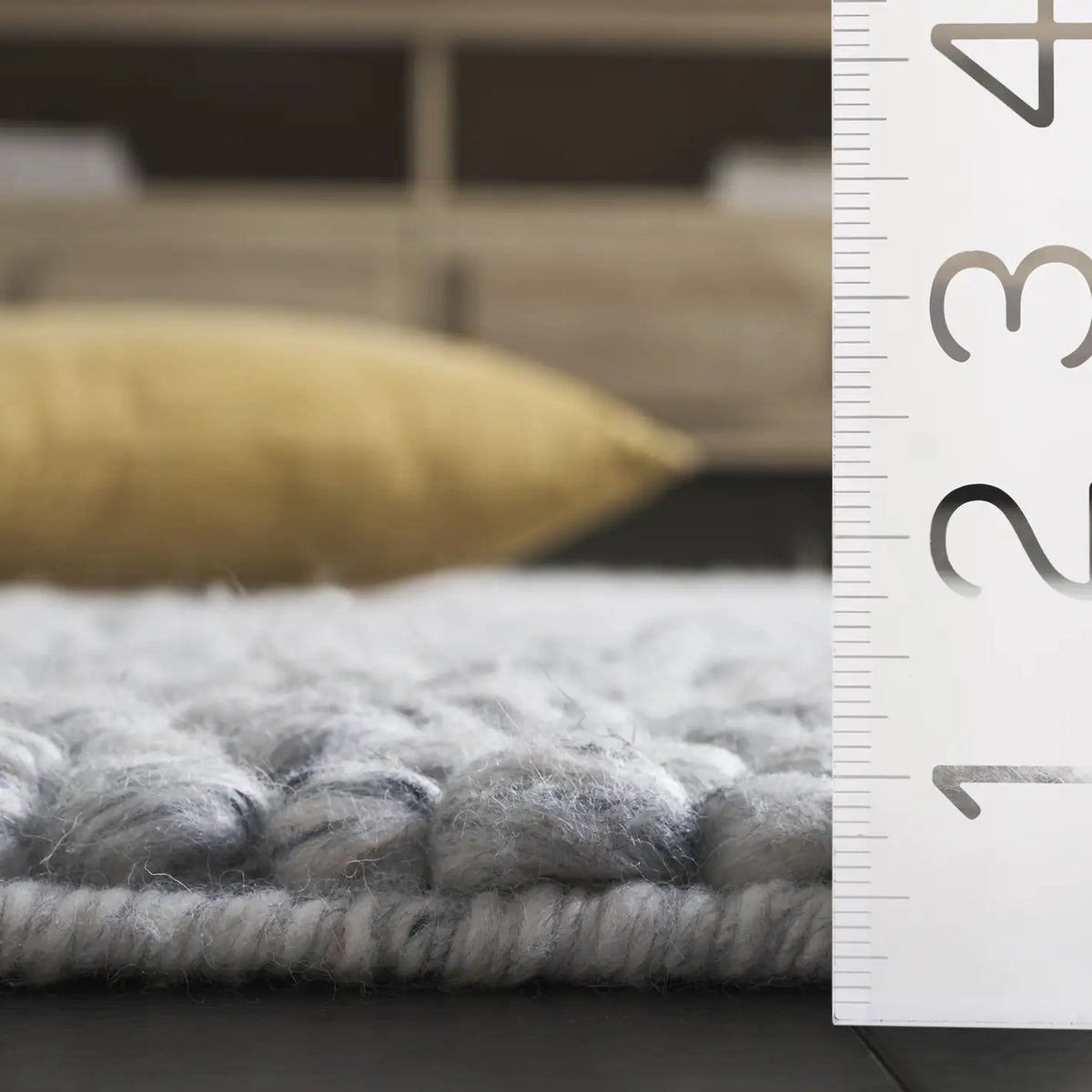 Safavieh Natura 4'-0" x 6'-0" Rug in Light Grey