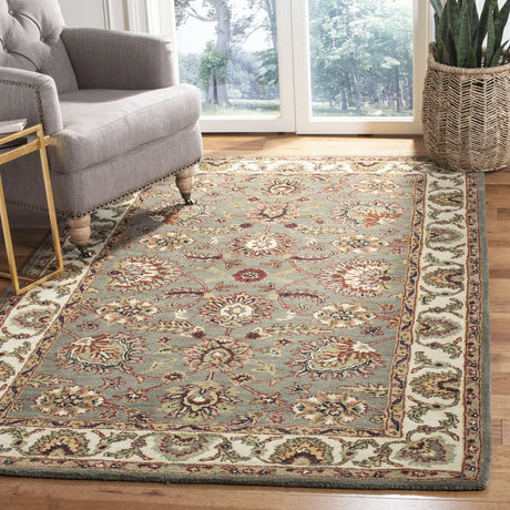 Safavieh Classic 4'-0" x 6'-0" Rug in Celadon / Ivory