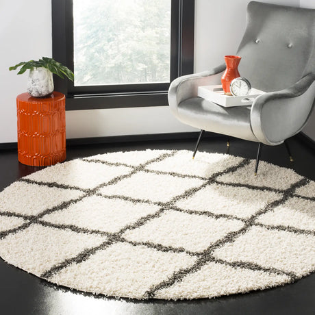 Safavieh Sgd-Dallas Shag 6'-0" x 6'-0" Rug in Ivory / Dark Grey