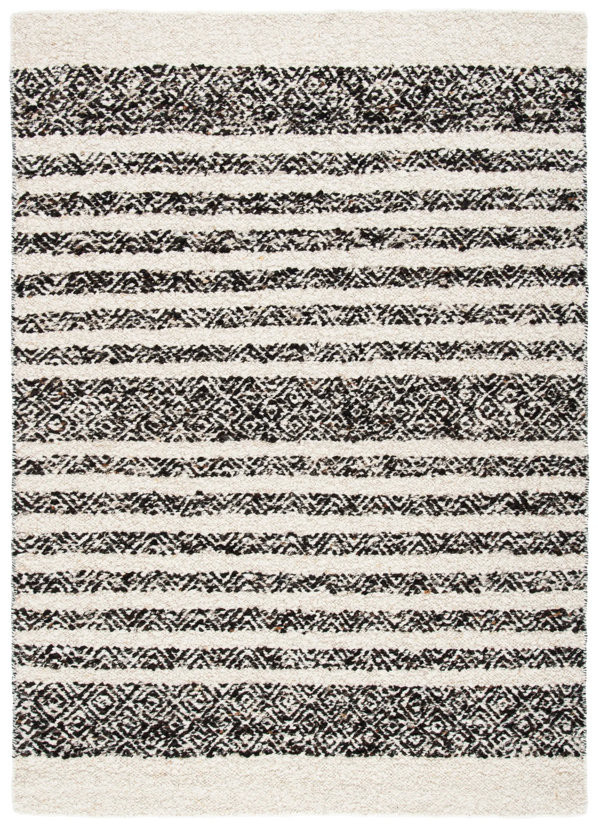 Safavieh Natura 4'-0" x 6'-0" Rug in Black / Ivory