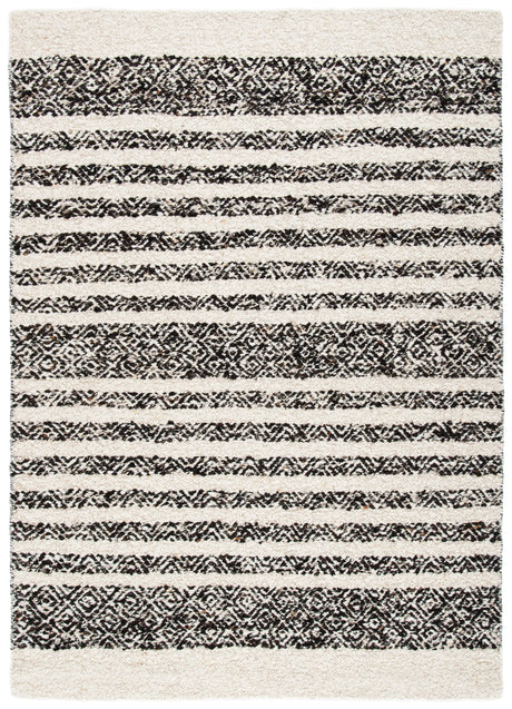 Safavieh Natura 4'-0" x 6'-0" Rug in Black / Ivory