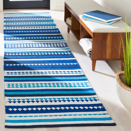 Safavieh Montauk 2'-3" x 9'-0" Rug in Blue / Ivory
