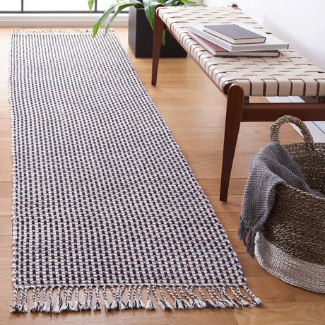 Safavieh Montauk 2'-3" x 9'-0" Rug in Ivory / Black