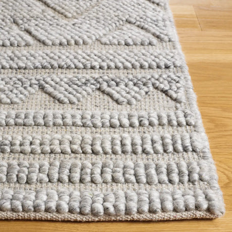 Safavieh Natura 4'-0" x 6'-0" Rug in Grey