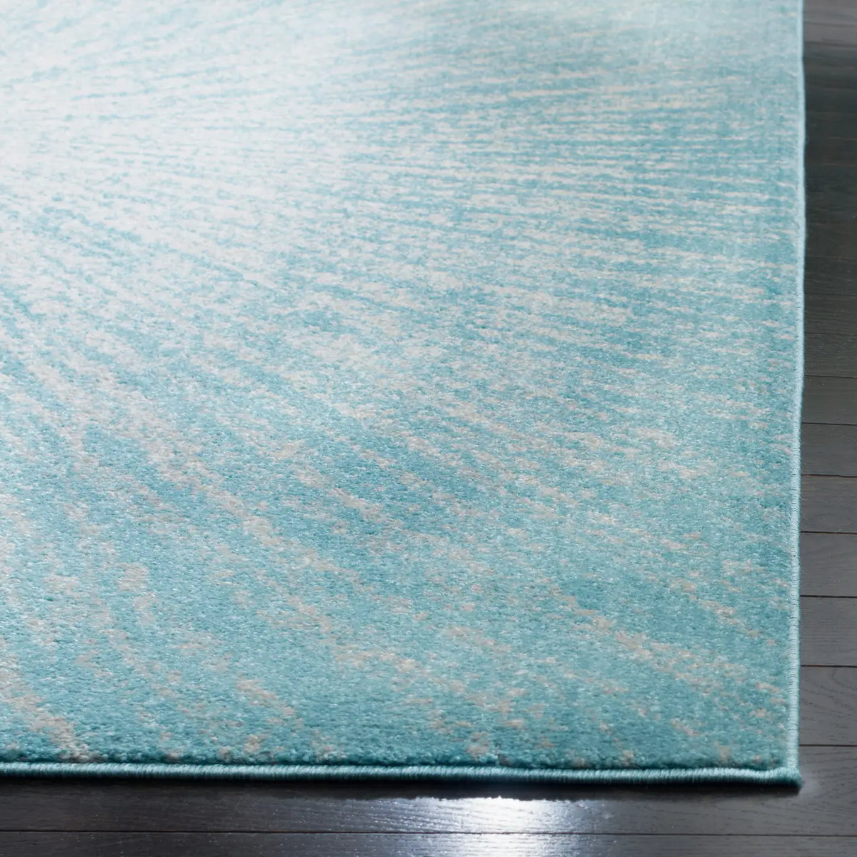 Safavieh Evoke 4'-0" x 6'-0" Rug in Aqua / Ivory