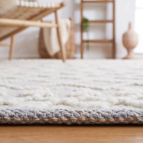 Safavieh Natura 4'-0" x 6'-0" Rug in Ivory / Grey