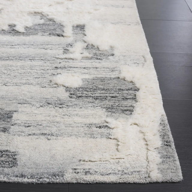 Safavieh Casablanca 4'-0" x 6'-0" Rug in Grey / Ivory