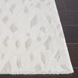 Safavieh Tibetan 4'-0" x 6'-0" Rug in Ivory / Beige