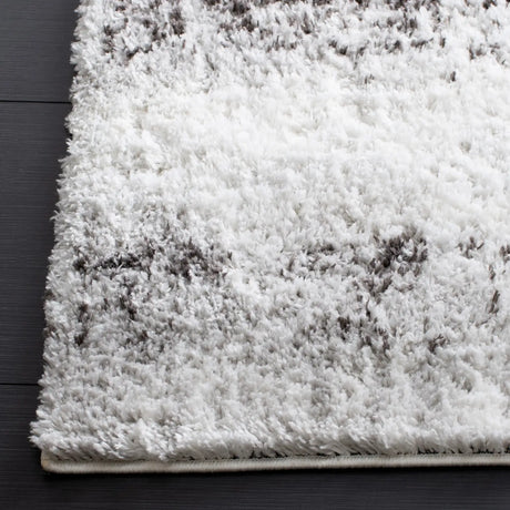 Safavieh Berber Shag 4'-5" x 6'-5" Rug in Grey / Dark Grey