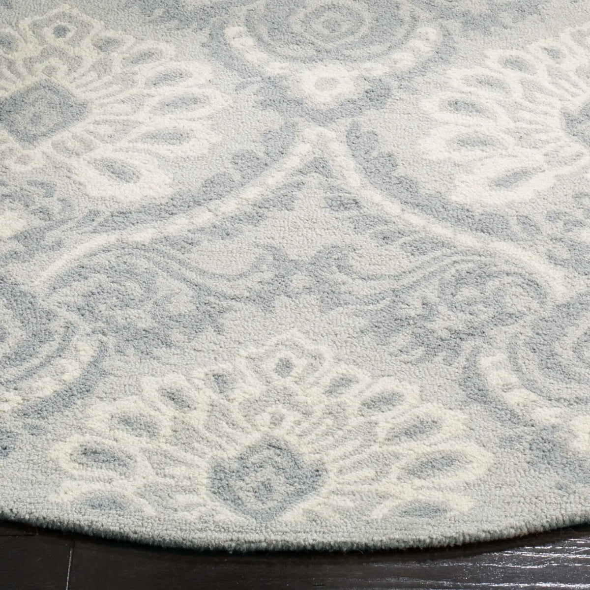 Safavieh Blossom 6'-0" x 6'-0" Rug in Light Grey / Ivory