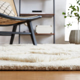 Safavieh Casablanca 4'-0" x 6'-0" Rug in Ivory / Black