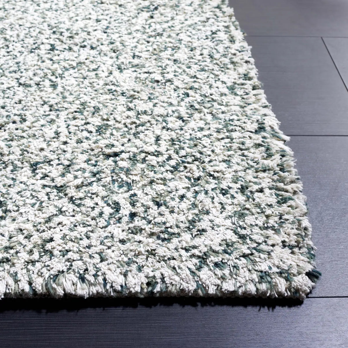 Safavieh Berber 4'-0" x 6'-0" Rug in Ivory / Green