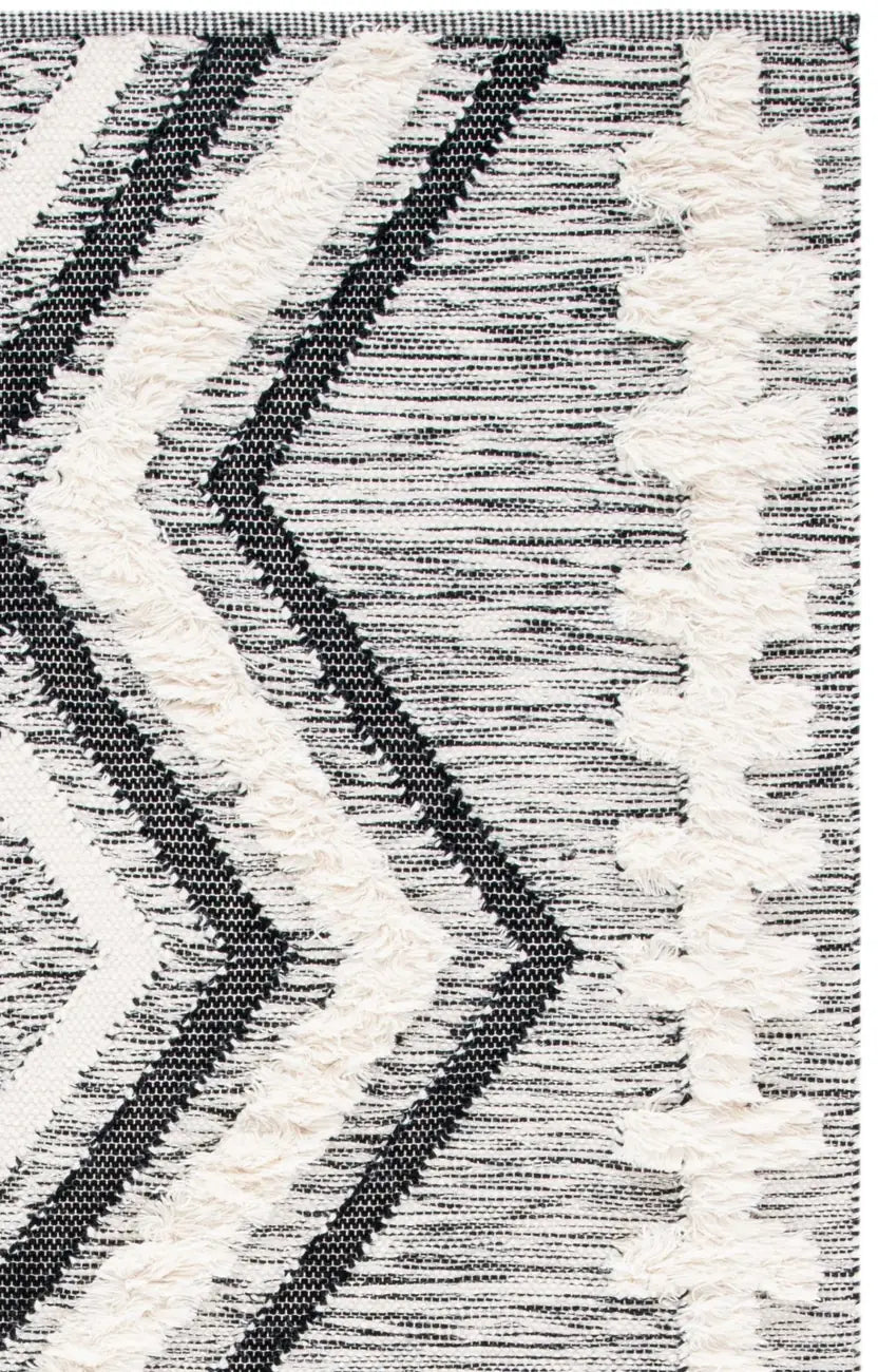 Safavieh Kenya 6'-0" x 9'-0" Rug in Ivory / Black