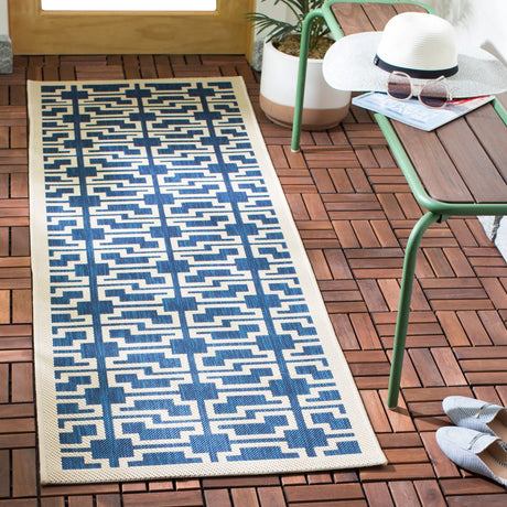 Safavieh Courtyard 2'-3" x 6'-7" Rug in Navy / Beige